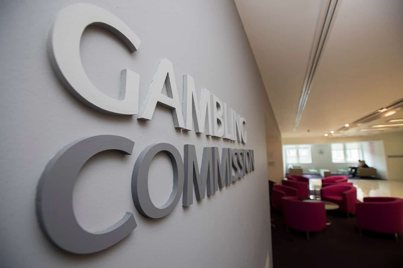 La Comisión de Juegos de Azar del Reino Unido anuncia condiciones más estrictas para las licencias de operadores en línea