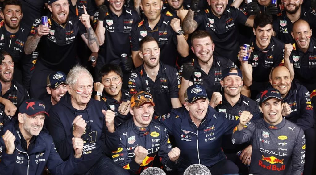 Equipe Red Bull de F1 comemora enquanto Christian Horner é absolvido de investigação