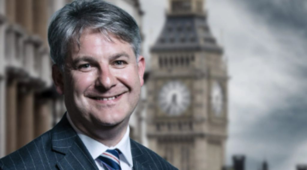 เกิดความขัดแย้งมากขึ้นเมื่อเซอร์ Philip Davies เดิมพันกับชัยชนะการเลือกตั้งของเขาเอง